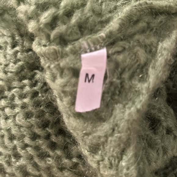 Green Oversized Sweater - Picture 7 of 7